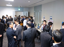 盛況のデモ展示コーナー